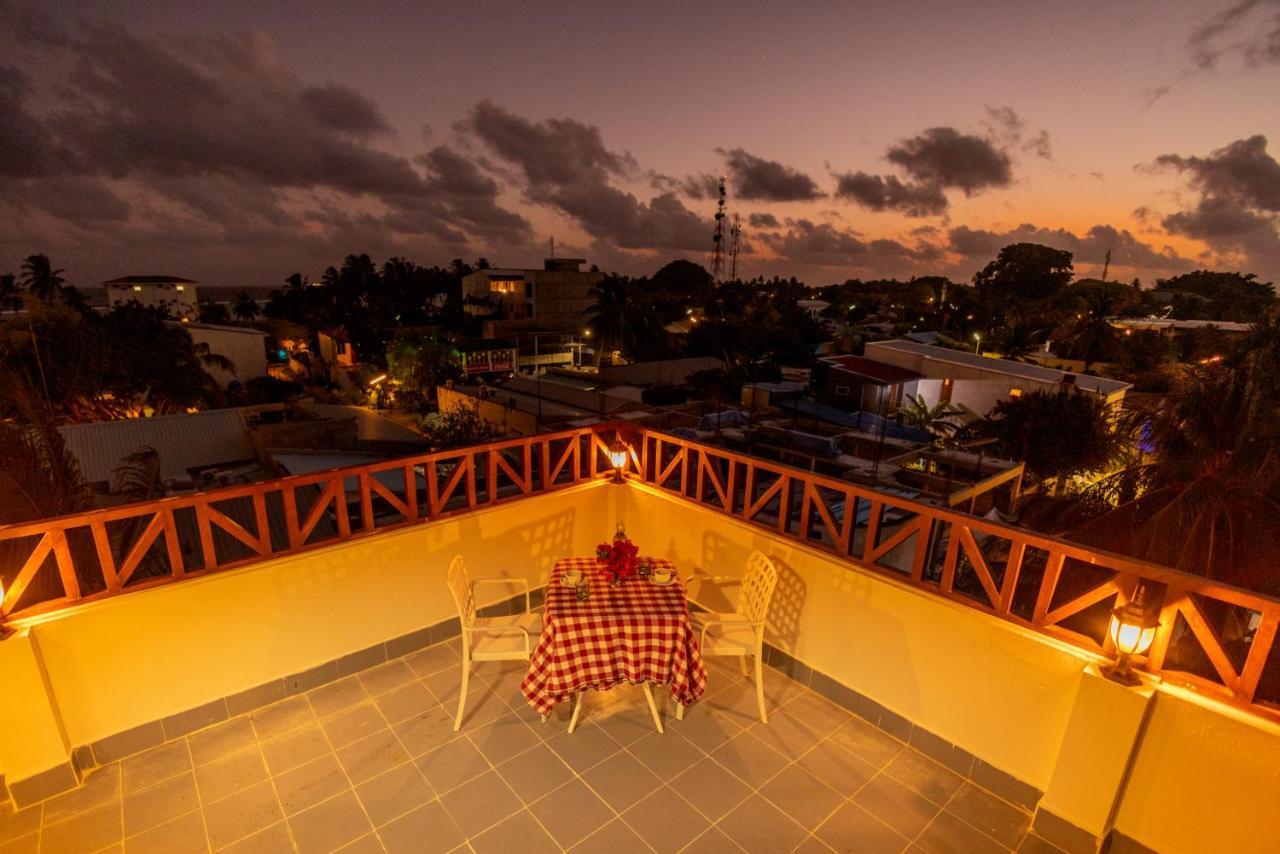 Hotel Batuta Maldives Fourson à Thulusdhoo Extérieur photo
