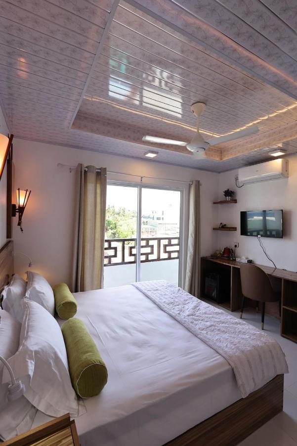 Hotel Batuta Maldives Fourson à Thulusdhoo Extérieur photo